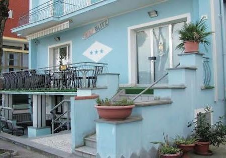 Blitz Hotel Rimini Buitenkant foto